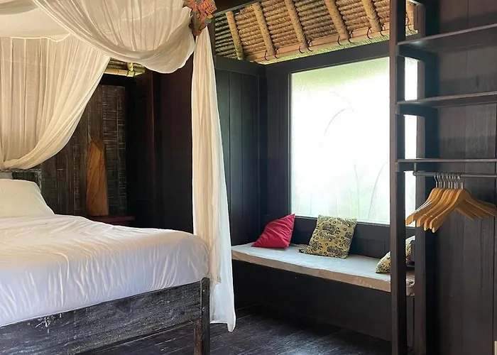 Chalet Heliconia, At T House Kaja *