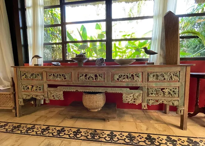 Heliconia, At T House Kaja شاليه